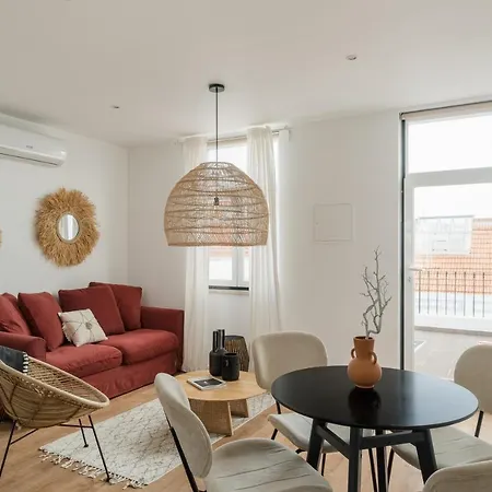 شقة Casa Boma - Sunny With Private Balcony And Panoramic Bridge View - Ajuda I