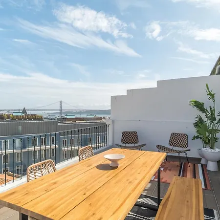 Lägenhet Casa Boma - Sunny With Private Balcony And Panoramic Bridge View - Ajuda I